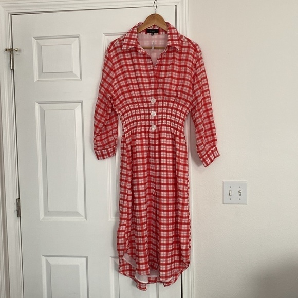 En Saison Dresses & Skirts - En Saison NWT red and white checkered midi dress.